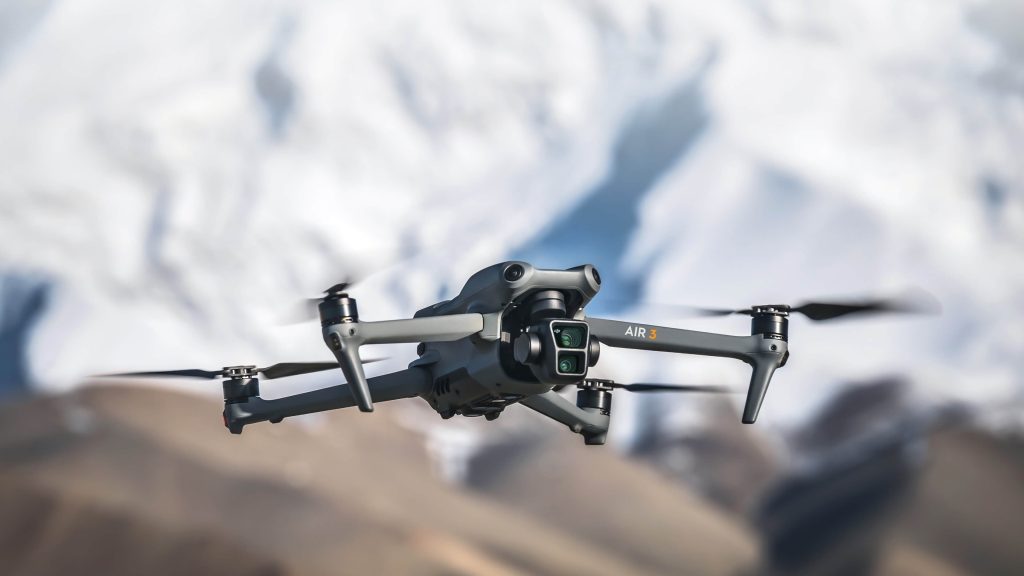 dji air 3 - Innovaciones Tecnológicas en los Nuevos Modelos de Drones de DJI - Rocdron, Operadora profesional de drones y entidad de formación