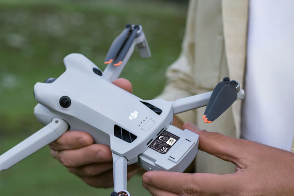 DJI mini 4 pro - Innovaciones Tecnológicas en los Nuevos Modelos de Drones de DJI - Rocdron, Operadora profesional de drones en Navarra y entidad de formación